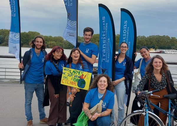 Photo : Les Ambassadeurs des transitions, des étudiants engagés luttant sur nos campus contre le climatosepticisme et l'inaction climatique © Université de Bordeaux