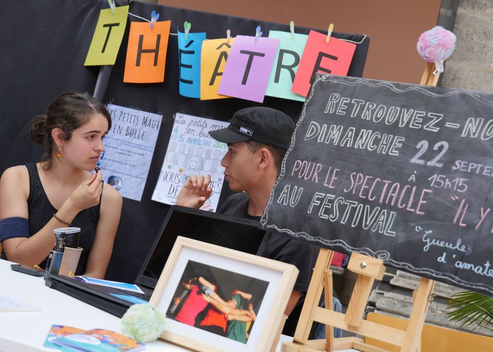 L'association étudiante « Les petits maux en bulle » propose des créations théâtrales qui sont jouées notamment lors du festival des Moissons d'avril © Gautier Dufau