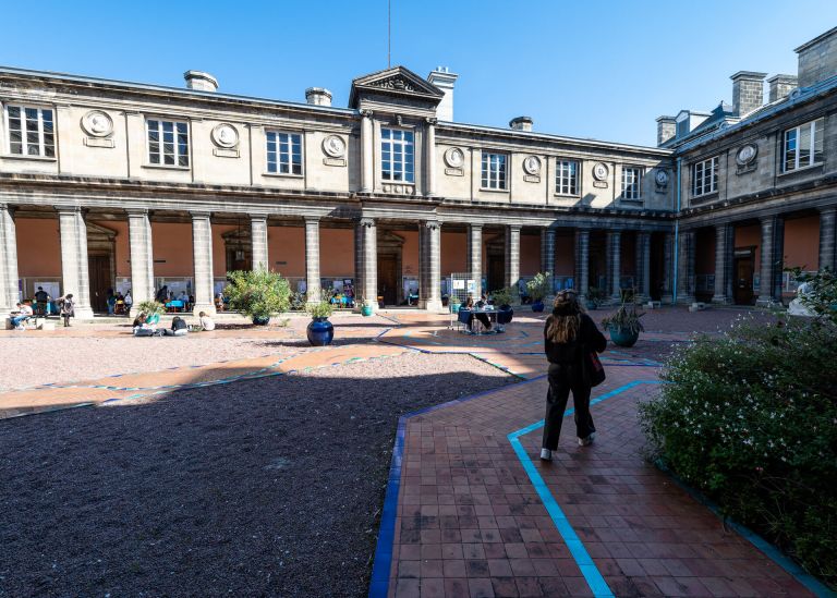 Photo : Cour intérieure du campus Victoire  © Gautier Dufau 