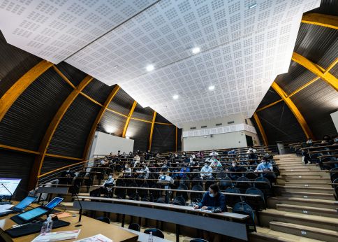 Photo Cours en amphithéâtre au campus d'Agen © Gautier Dufau