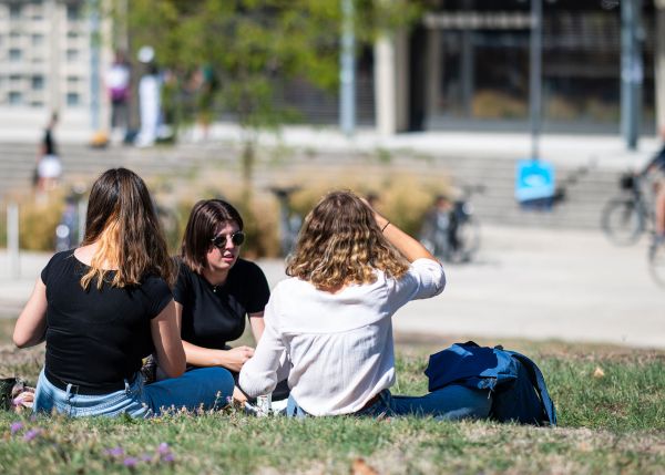 Photo : Dès les premiers signes de harcèlement ou de violences, il est essentiel de contacter les professionnels de l'université qui offrent une écoute © Gautier Dufau