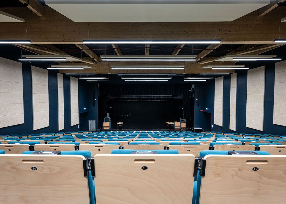 L'auditorium de Station Marne, 400 places et une grande scène pour des usages multiples © Gautier Dufau