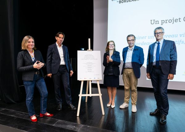 Photo : Christine Bost, présidente de Bordeaux Métropole, Dean Lewis, président de l'université de Bordeaux, Anne Bisagni-Faure, rectrice de l'académie de Bordeaux, Pierre Hurmic, maire de Bordeaux, Gérard Blanchard, vice-président de la Région Nouvelle-Aquitaine © Gautier Dufau