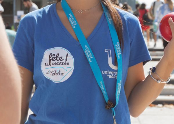 Photo : Tutrice étudiante employée pour l'accueil sur le campus lors des journées de rentrée © CPU